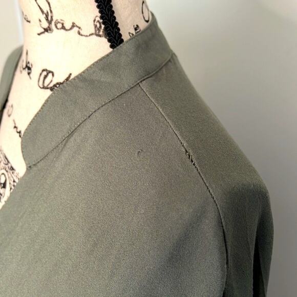 NWT! Young Fabulous & Broke Army Green Button Down Blouse Size Medium - Picture 6 of 8